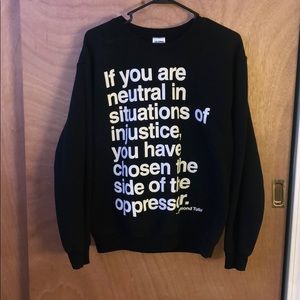 Graphic black sweatshirt